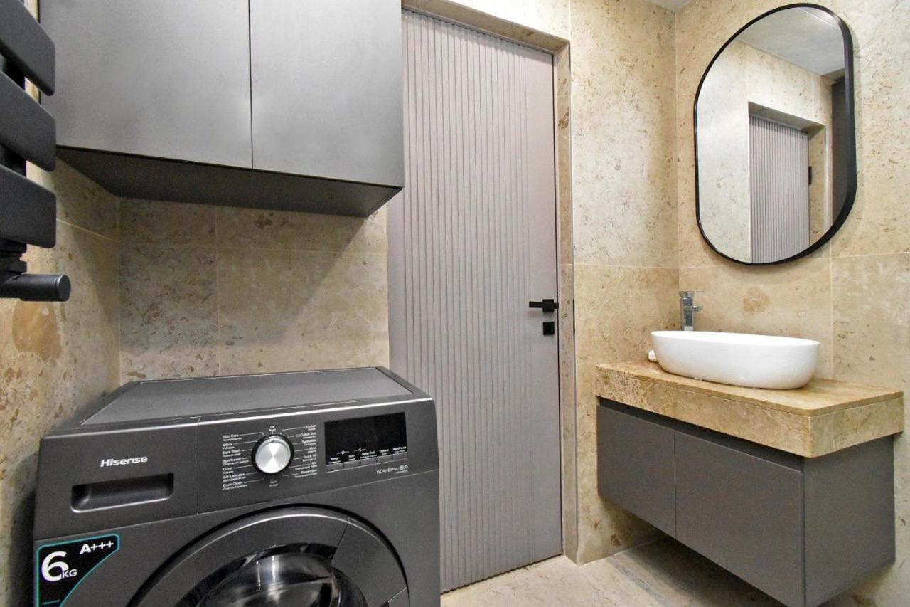 Beautiful Apartment Near The Republic Square Erevan Esterno foto